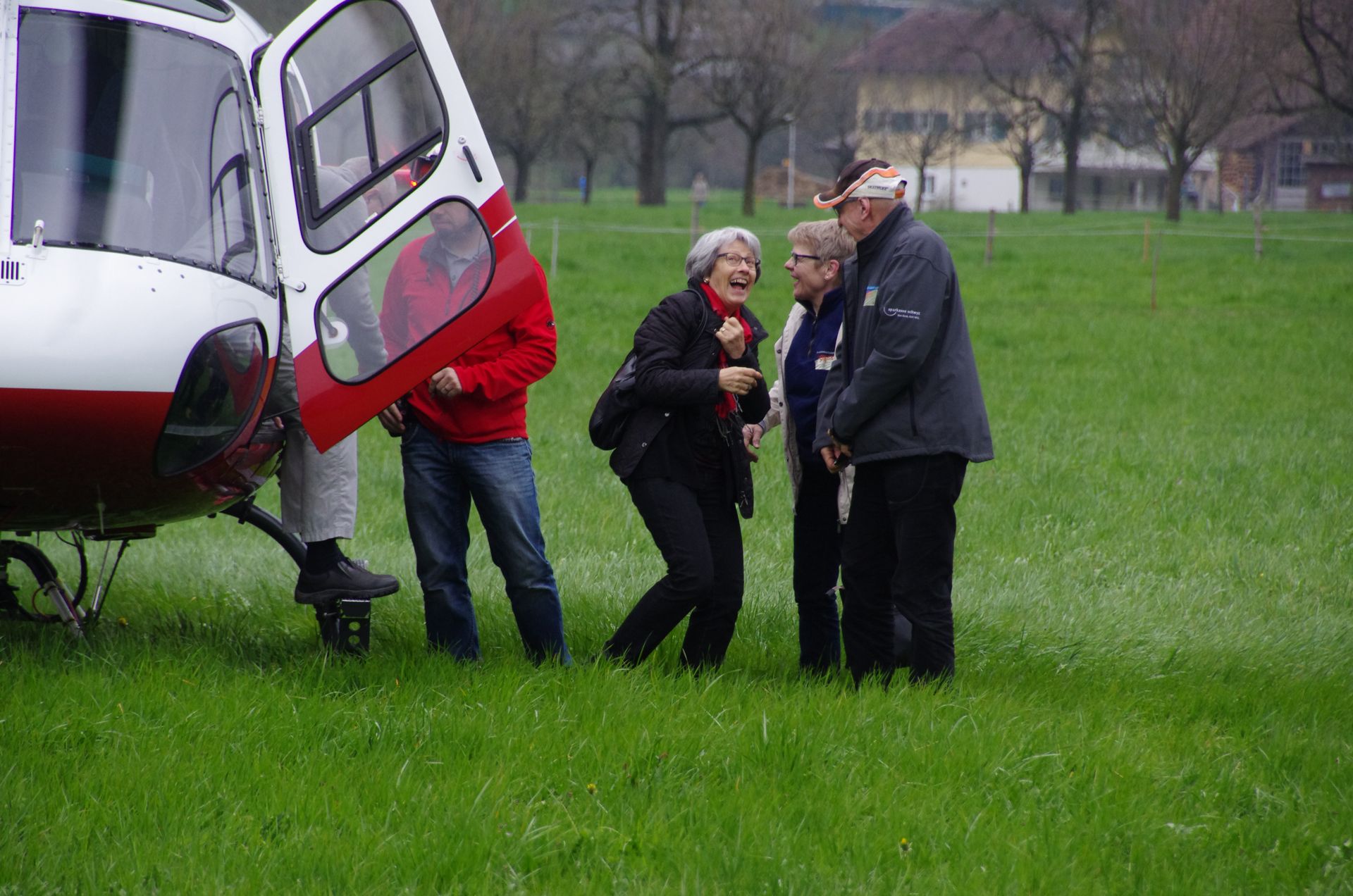 Glückliche Heli Passagiere