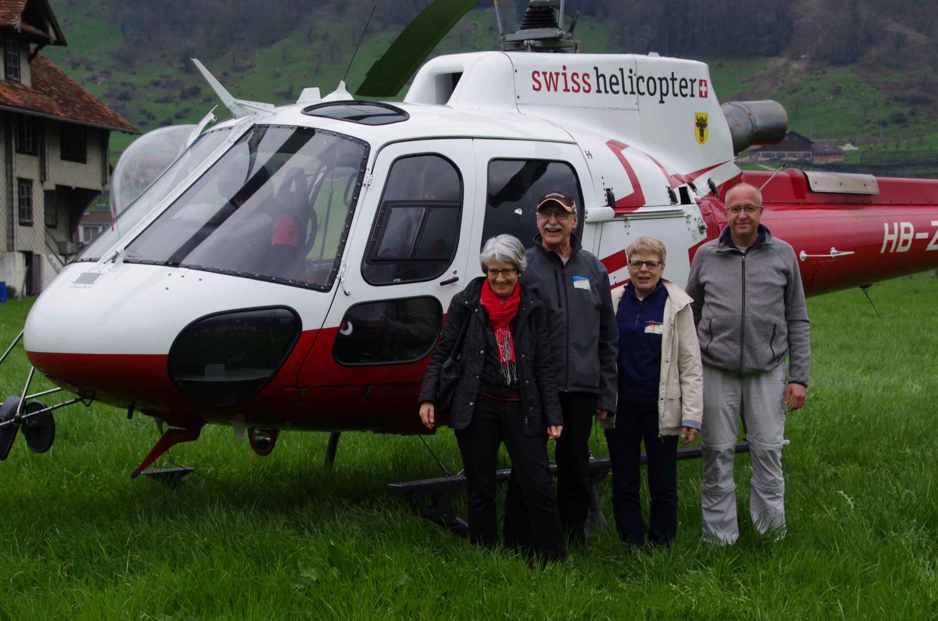 Glückliche Heli Passagiere